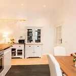 Fritz By Rockchair L Superhost Status L 3 Bedrooms Boxspringbeds 2 Bathrooms 2 Kitchen - Cozy Family & Business Flair Welcomes You! *
