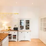 Fritz By Rockchair L Superhost Status L 3 Bedrooms Boxspringbeds 2 Bathrooms 2 Kitchen - Cozy Family & Business Flair Welcomes You! * Berlin