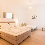 Fritz By Rockchair L Superhost Status L 3 Bedrooms Boxspringbeds 2 Bathrooms 2 Kitchen - Cozy Family & Business Flair Welcomes You! *