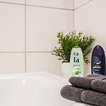 Fritz By Rockchair L Superhost Status L 3 Bedrooms Boxspringbeds 2 Bathrooms 2 Kitchen - Cozy Family & Business Flair Welcomes You! Berlin