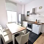 Apartman Fritz By Rockchair L Superhost Status L 3 Bedrooms Boxspringbeds 2 Bathrooms 2 Kitchen - Cozy Family & Business Flair Welcomes You! Berlin