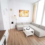 Fritz By Rockchair L Superhost Status L 3 Bedrooms Boxspringbeds 2 Bathrooms 2 Kitchen - Cozy Family & Business Flair Welcomes You! *
