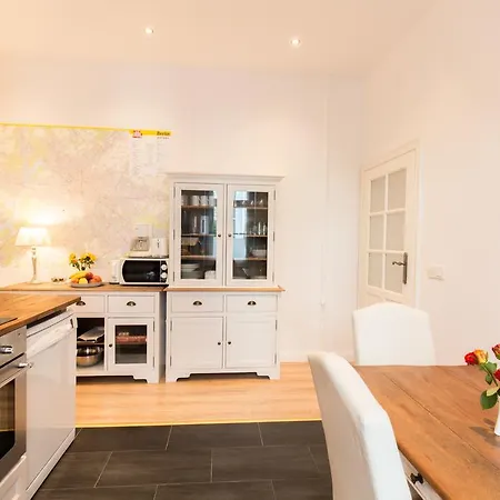 Fritz By Rockchair L Superhost Status L 3 Bedrooms Boxspringbeds 2 Bathrooms 2 Kitchen - Cozy Family & Business Flair Welcomes You! *