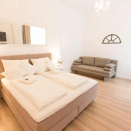 Fritz By Rockchair L Superhost Status L 3 Bedrooms Boxspringbeds 2 Bathrooms 2 Kitchen - Cozy Family & Business Flair Welcomes You! Berlino