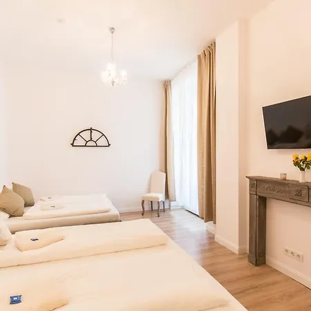 Fritz By Rockchair L Superhost Status L 3 Bedrooms Boxspringbeds 2 Bathrooms 2 Kitchen - Cozy Family & Business Flair Welcomes You! דירה