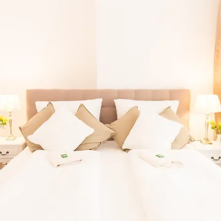 Fritz By Rockchair Apartments L Superhost Status L 3 Bedrooms Boxspringbeds 2 Bathrooms 2 Kitchen - Cozy Family & Business Flair Welcomes You! Apartment
