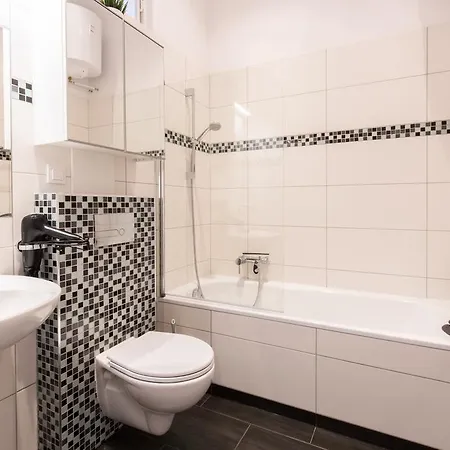 Apartman Fritz By Rockchair L Superhost Status L 3 Bedrooms Boxspringbeds 2 Bathrooms 2 Kitchen - Cozy Family & Business Flair Welcomes You!