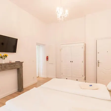 Fritz By Rockchair Apartments L Superhost Status L 3 Bedrooms Boxspringbeds 2 Bathrooms 2 Kitchen - Cozy Family & Business Flair Welcomes You!