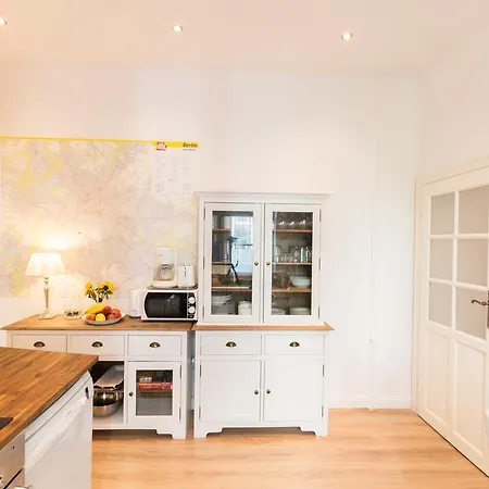 Fritz By Rockchair Apartments L Superhost Status L 3 Bedrooms Boxspringbeds 2 Bathrooms 2 Kitchen - Cozy Family & Business Flair Welcomes You! * Berlin
