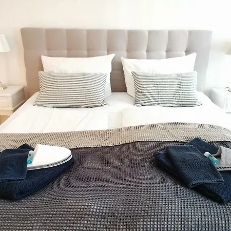 Fritz By Rockchair L Superhost Status L 3 Bedrooms Boxspringbeds 2 Bathrooms 2 Kitchen - Cozy Family & Business Flair Welcomes You! Lägenhet